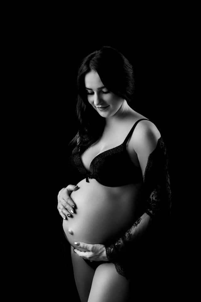 Tehotná mamička v dlhých šatách – tehotenské fotenie Nitra MDFOTO