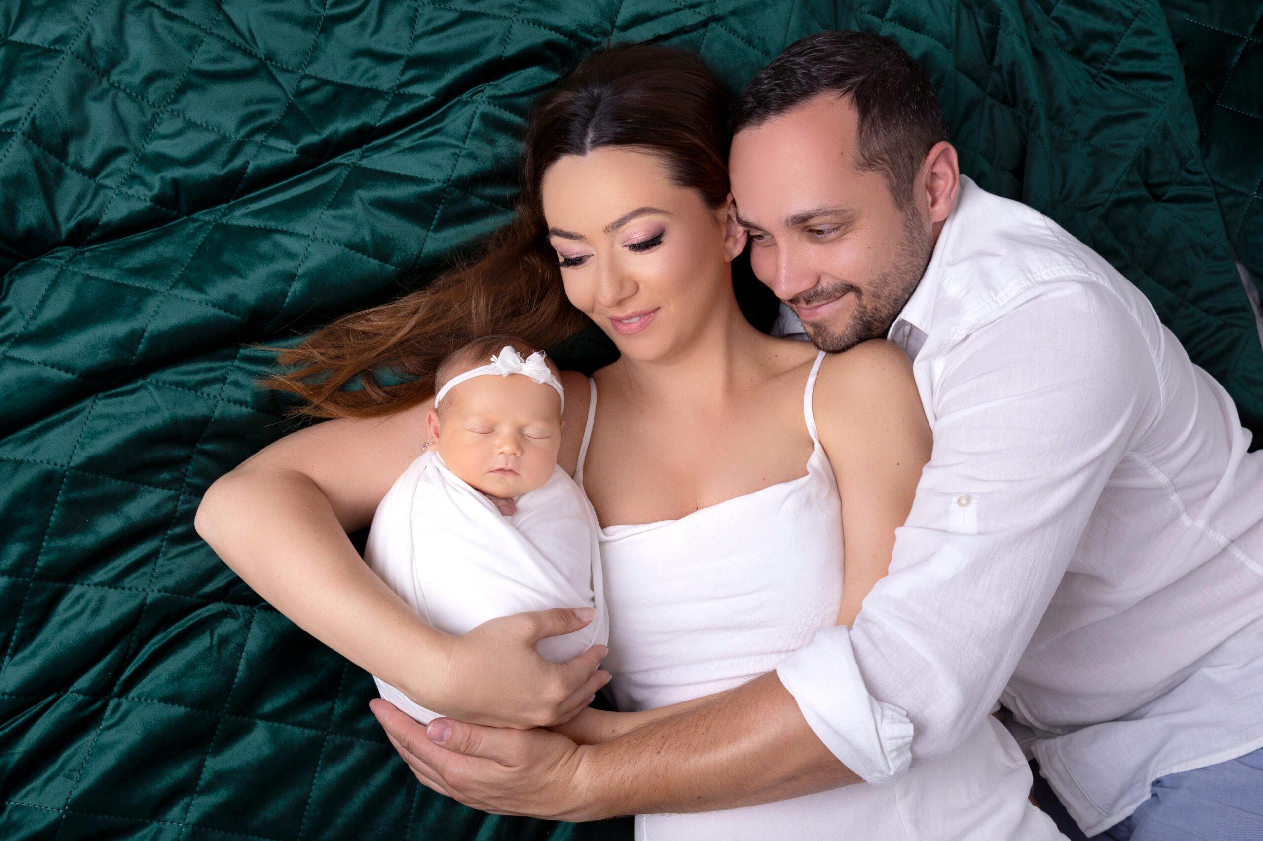 Novorodenecké fotenie Nitra – bábätko v ateliéri MDFOTO