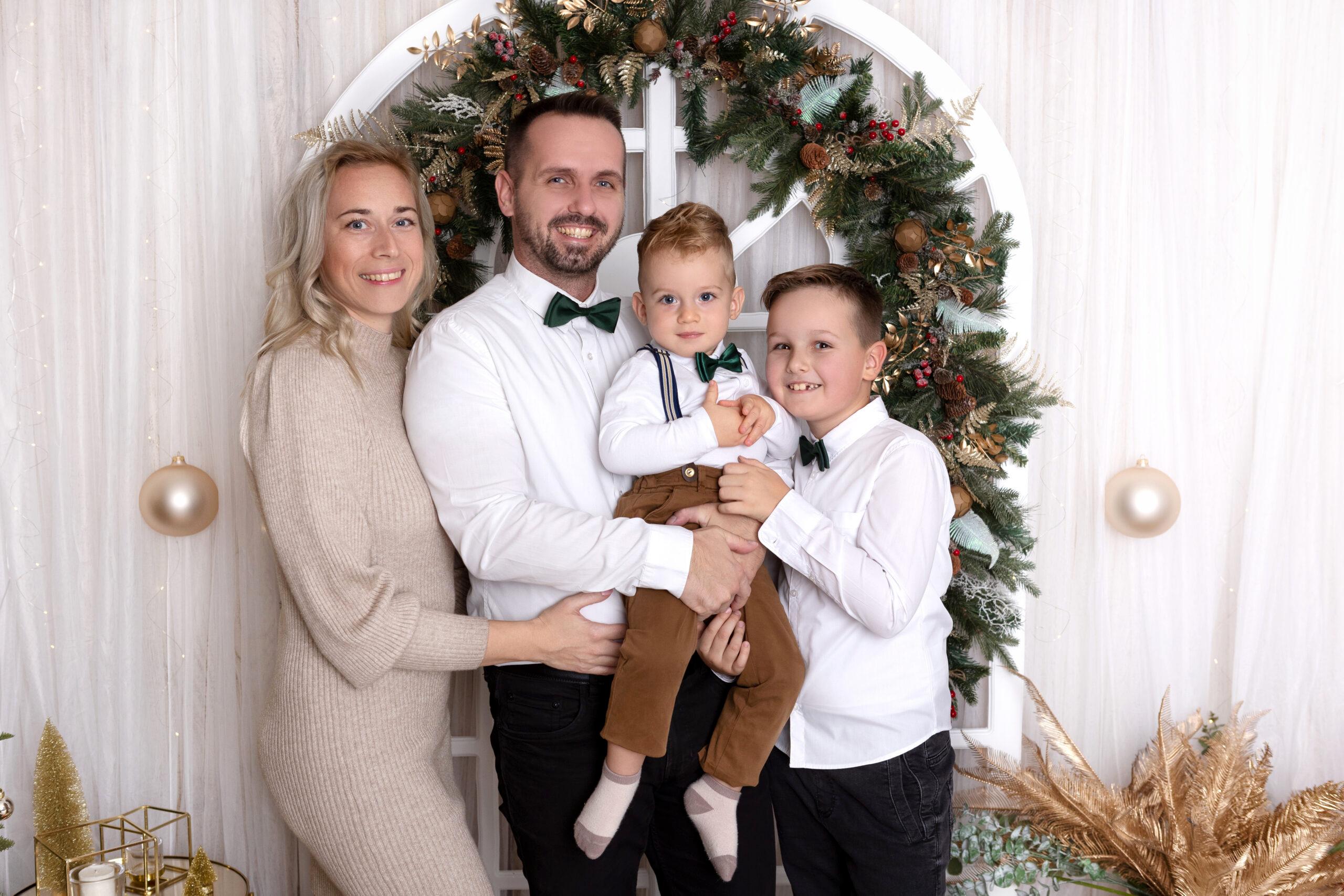 Rodinné fotenie Nitra – rodina v ateliéri MDFOTO